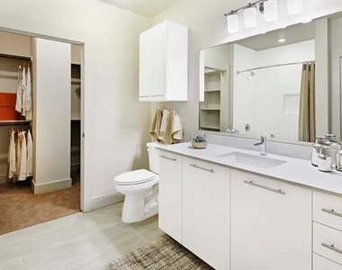 2727 Travis Street - Photo Thumbnail 13