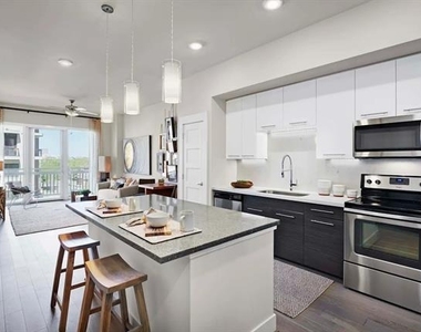 2727 Travis Street - Photo Thumbnail 4