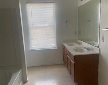 14860 Bell Manor Court - Photo Thumbnail 16