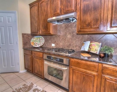 9400 Woodhurst Drive - Photo Thumbnail 6