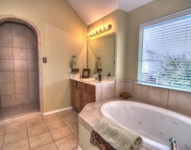 9400 Woodhurst Drive - Photo Thumbnail 18
