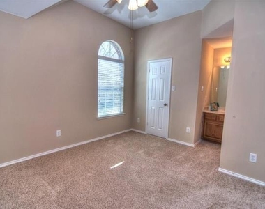 9400 Woodhurst Drive - Photo Thumbnail 16