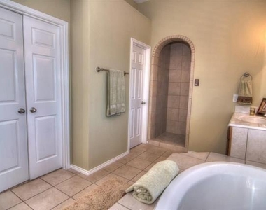 9400 Woodhurst Drive - Photo Thumbnail 19