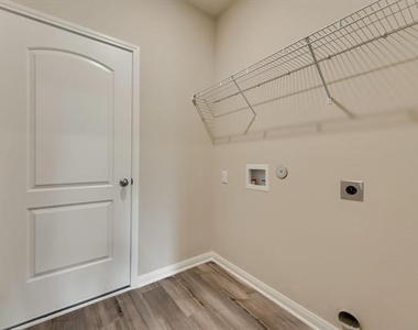 309 Sweet Pea Lane - Photo Thumbnail 7