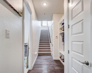400 Headwaters Drive - Photo Thumbnail 28