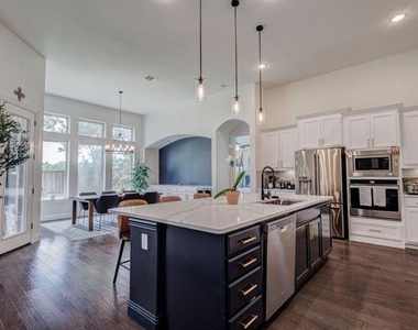 400 Headwaters Drive - Photo Thumbnail 16