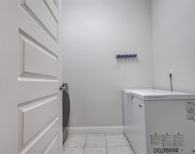 400 Headwaters Drive - Photo Thumbnail 31