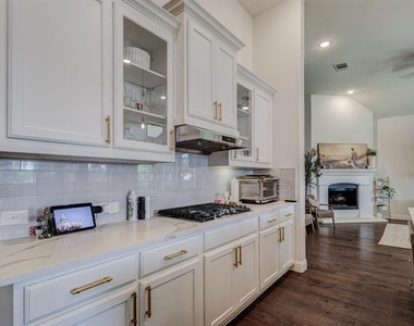 400 Headwaters Drive - Photo Thumbnail 11