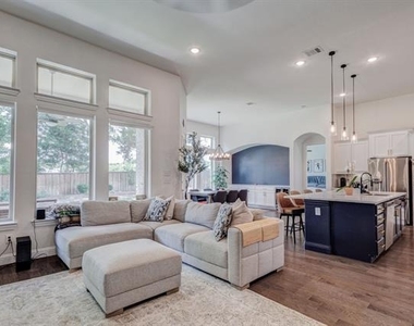 400 Headwaters Drive - Photo Thumbnail 6