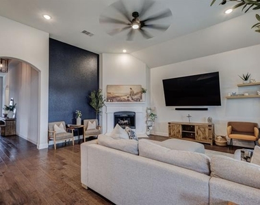 400 Headwaters Drive - Photo Thumbnail 5