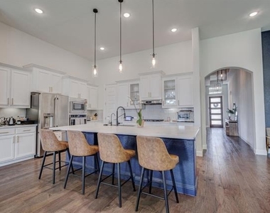 400 Headwaters Drive - Photo Thumbnail 10
