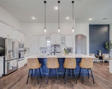 400 Headwaters Drive - Photo Thumbnail 13