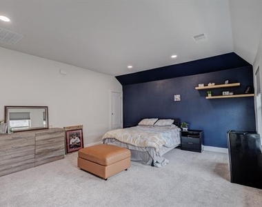 400 Headwaters Drive - Photo Thumbnail 33