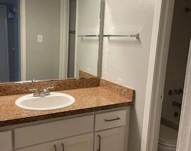 2200 W Lowden Street - Photo Thumbnail 3