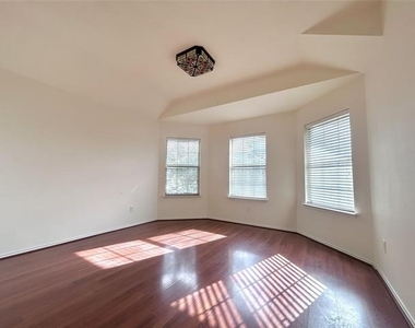704 Corral Street - Photo Thumbnail 9