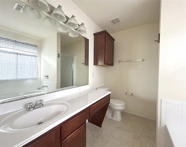 704 Corral Street - Photo Thumbnail 11