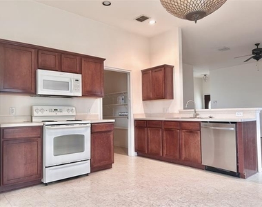 704 Corral Street - Photo Thumbnail 5