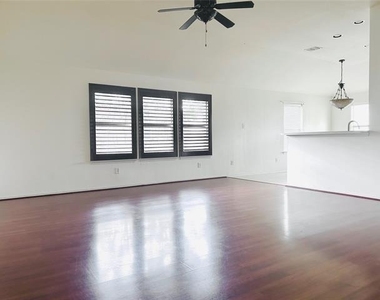 704 Corral Street - Photo Thumbnail 3