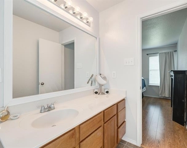 542 Del Mar Drive - Photo Thumbnail 20