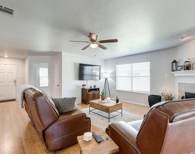 542 Del Mar Drive - Photo Thumbnail 6