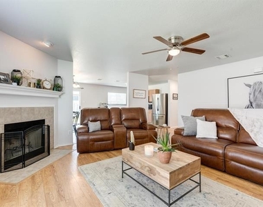542 Del Mar Drive - Photo Thumbnail 8