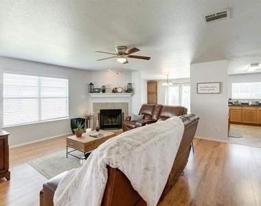 542 Del Mar Drive - Photo Thumbnail 5