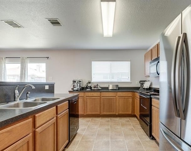 542 Del Mar Drive - Photo Thumbnail 13