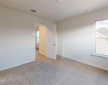 3941 Oak Creek Circle - Photo Thumbnail 16