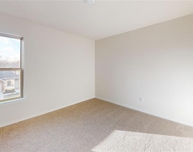 3941 Oak Creek Circle - Photo Thumbnail 14