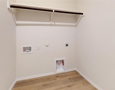 3941 Oak Creek Circle - Photo Thumbnail 10