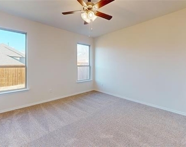 3941 Oak Creek Circle - Photo Thumbnail 6