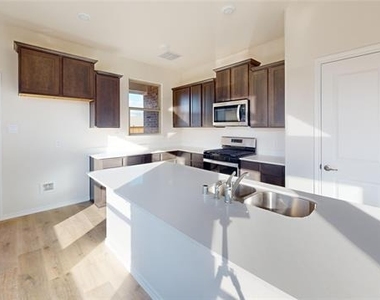 3941 Oak Creek Circle - Photo Thumbnail 5
