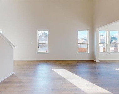 3941 Oak Creek Circle - Photo Thumbnail 3