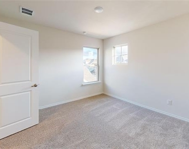 3941 Oak Creek Circle - Photo Thumbnail 11