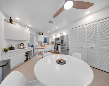4117 W Palm Aire Drive - Photo Thumbnail 6