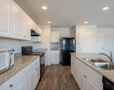 809 W Raymond Street - Photo Thumbnail 12