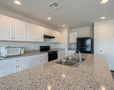809 W Raymond Street - Photo Thumbnail 10