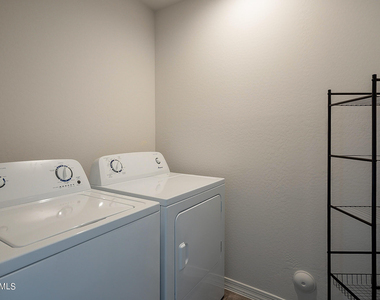 809 W Raymond Street - Photo Thumbnail 27