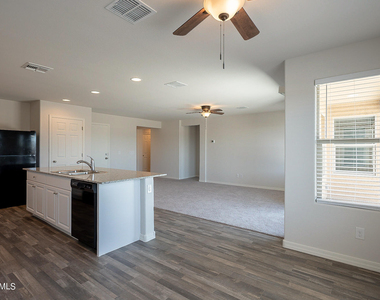 809 W Raymond Street - Photo Thumbnail 17