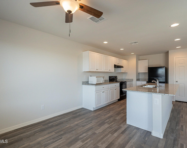 809 W Raymond Street - Photo Thumbnail 16