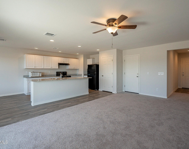809 W Raymond Street - Photo Thumbnail 6