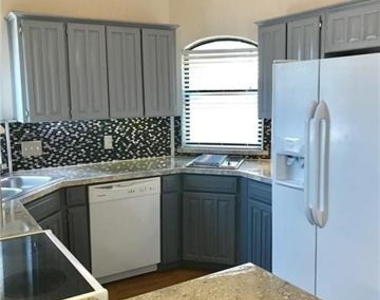 1406 Briarcrest Drive - Photo Thumbnail 5