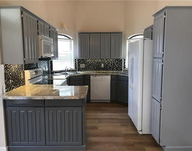1406 Briarcrest Drive - Photo Thumbnail 2