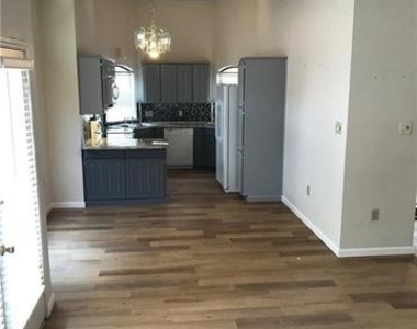 1406 Briarcrest Drive - Photo Thumbnail 7
