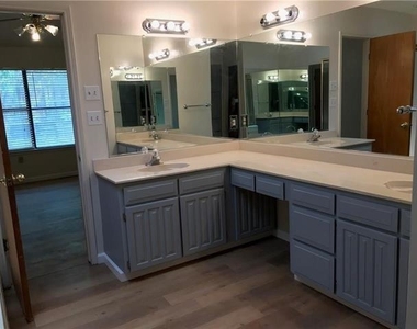 1406 Briarcrest Drive - Photo Thumbnail 9