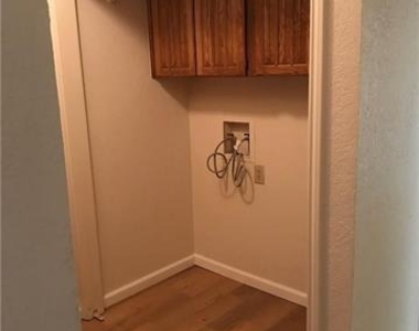 1406 Briarcrest Drive - Photo Thumbnail 10