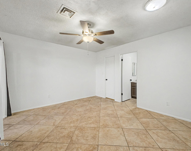 20420 N 6th Drive - Photo Thumbnail 9