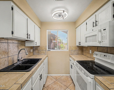 20420 N 6th Drive - Photo Thumbnail 6