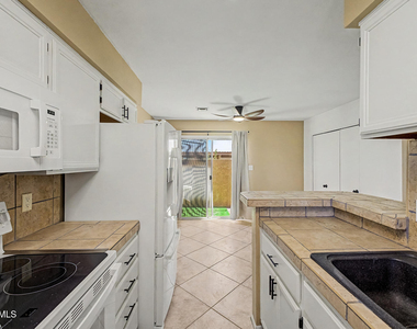 20420 N 6th Drive - Photo Thumbnail 7
