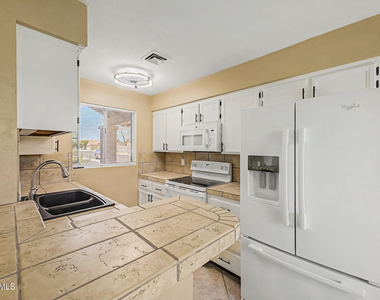 20420 N 6th Drive - Photo Thumbnail 5